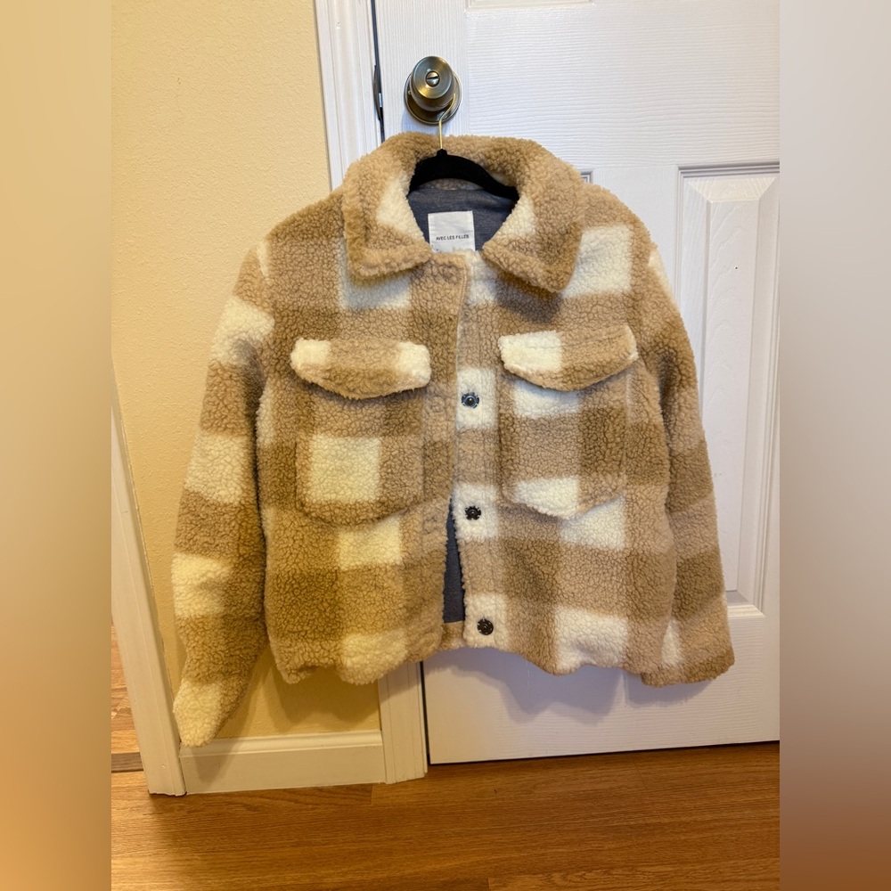 ✨ Avec Les Filles Sherpa Fleece Shacket in tan and cream plaid pattern